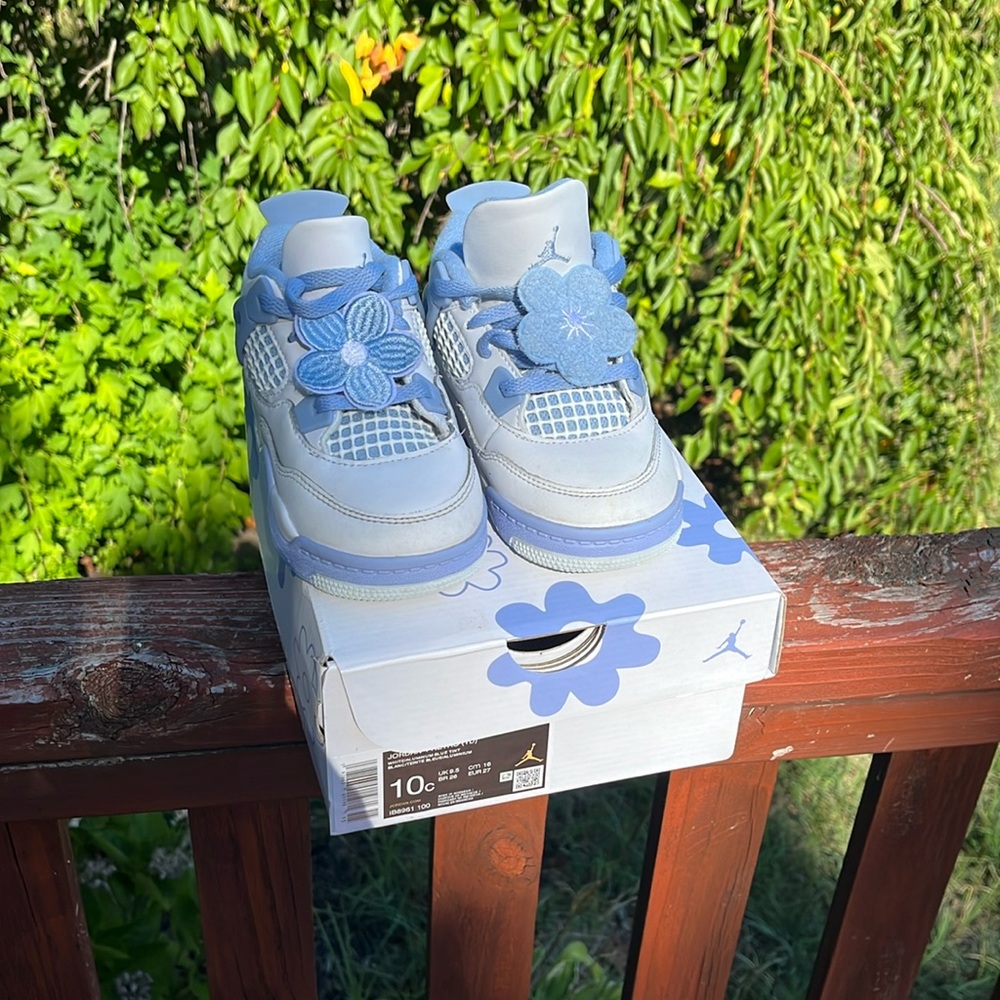 Jordans retro 4s Kids Blue and White Sneakers.